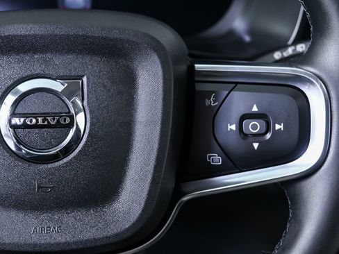 Certified 2025 Volvo XC40 B5 Plus image 12