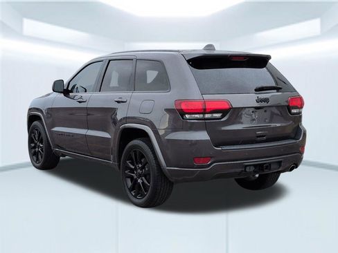 Used 2019 Jeep Grand Cherokee Altitude image 4