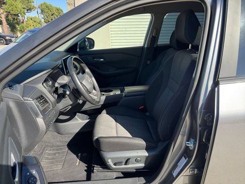 Used 2025 Nissan Rogue SV FWD image 24