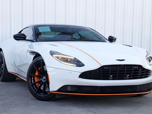 Used 2022 Aston Martin DB11 Coupe image 57