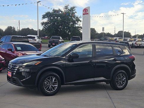 Used 2024 Nissan Rogue S FWD image 21