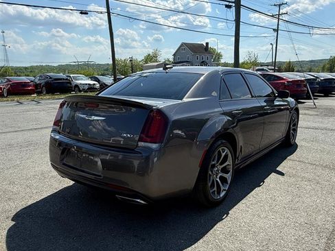 Used 2018 Chrysler 300 S w/ 300S Premium Group RWD image 5