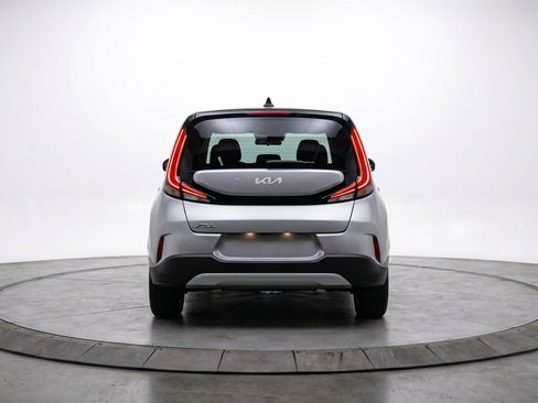 Used 2025 Kia Soul LX w/ LX Technology Package FWD image 7