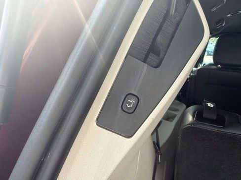 Used 2018 Dodge Grand Caravan SXT FWD image 17