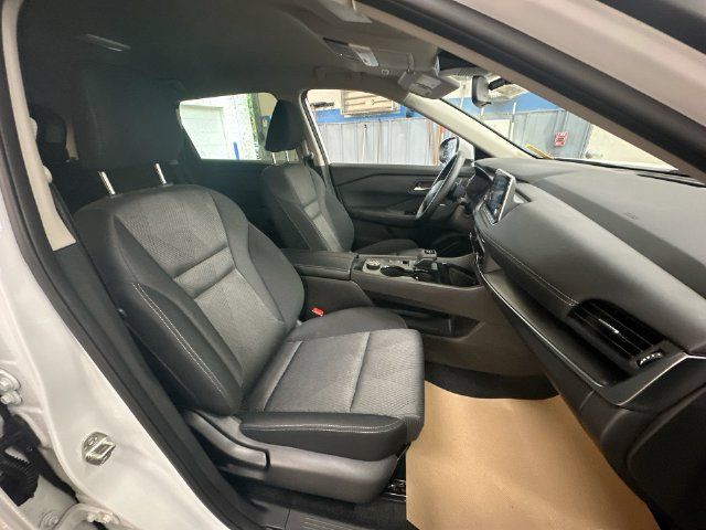 Used 2026 Nissan Rogue SV AWD/4WD image 32