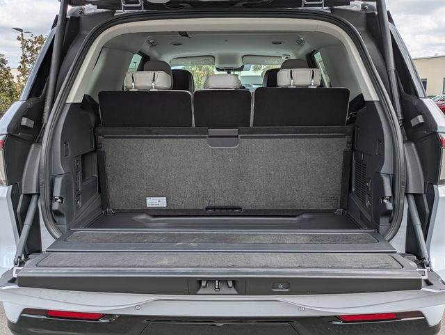 New 2026 Lincoln Navigator Premiere AWD/4WD image 13