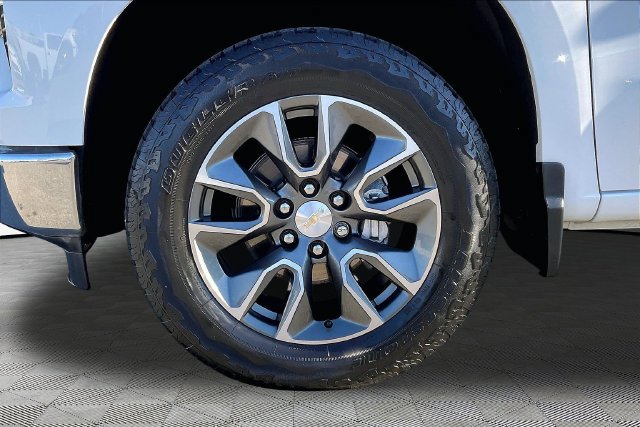 Used 2023 Chevrolet Silverado 1500 LT AWD/4WD image 21