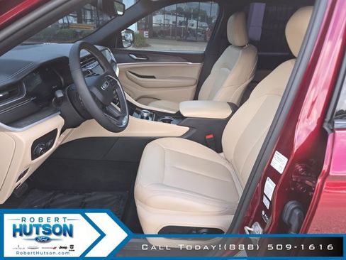 Used 2023 Jeep Grand Cherokee Limited RWD image 18