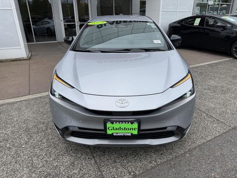 Used 2023 Toyota Prius XLE FWD image 9
