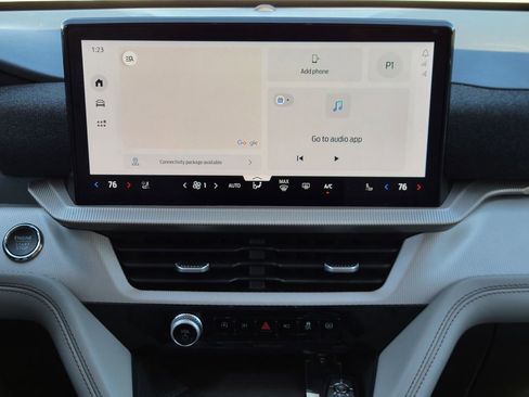 Certified 2025 Ford Explorer Active w/ Active Comfort Package image 22