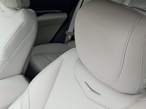 Used 2022 Cadillac XT4 Luxury w/ Cold Weather Package FWD image 13