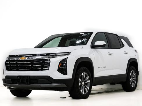 Used 2025 Chevrolet Equinox LT FWD image 3