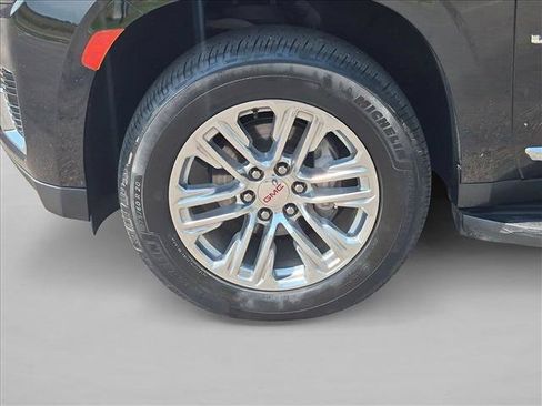 Used 2023 GMC Yukon XL SLT AWD/4WD image 26