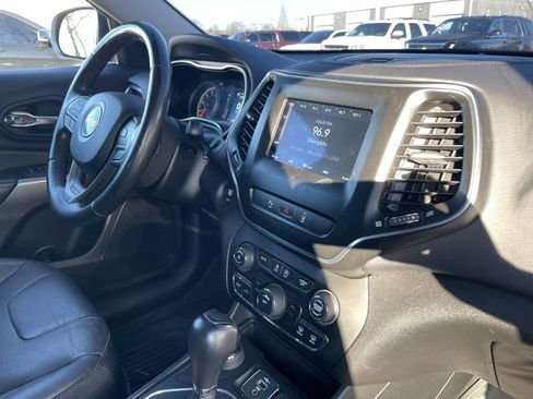 Used 2021 Jeep Cherokee Latitude Lux w/ Mopar Interior Package image 31