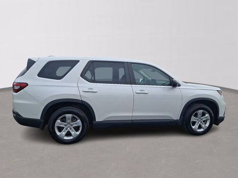 Used 2023 Honda Pilot LX image 7