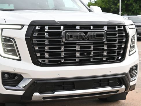 Used 2025 GMC Yukon Denali Ultimate AWD/4WD image 28
