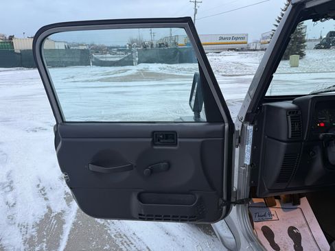 Used 2000 Jeep Wrangler Sport image 13