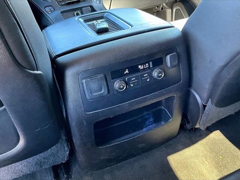 Used 2016 GMC Yukon XL SLT image 33