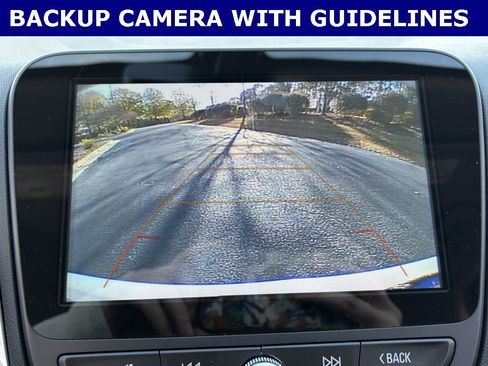 Used 2018 Chevrolet Equinox Premier image 2