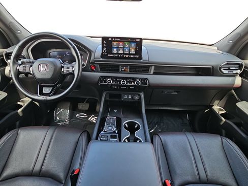 Used 2025 Honda Pilot Black Edition image 9
