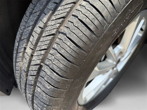 Used 2024 Kia Carnival LX image 19