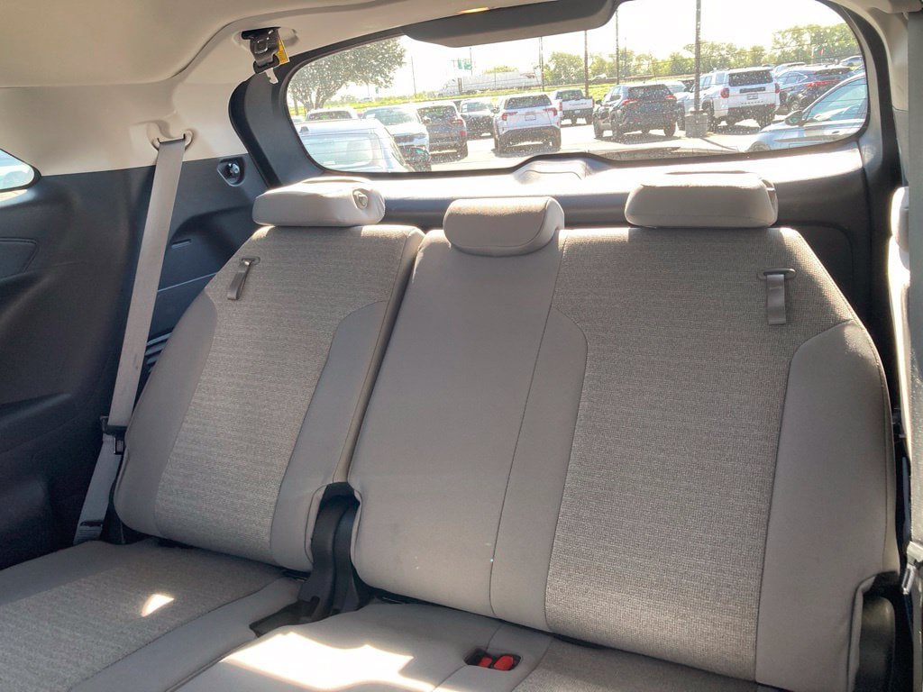 Used 2025 Toyota Sienna LE FWD image 12