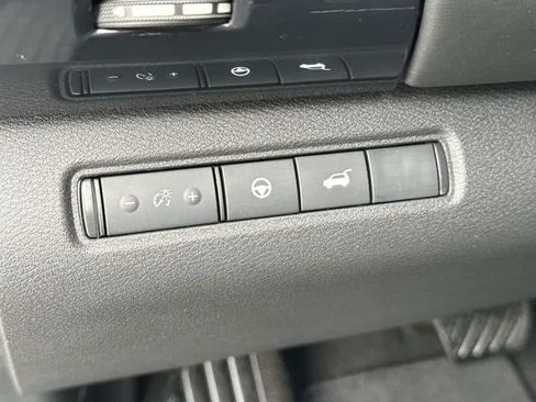Used 2025 Nissan Pathfinder SV FWD image 36