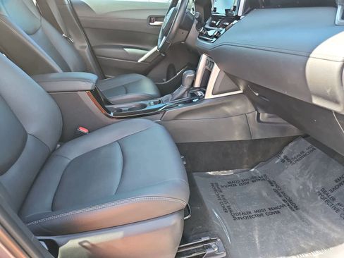 Used 2022 Toyota Corolla Cross XLE w/ Convenience Package FWD image 25
