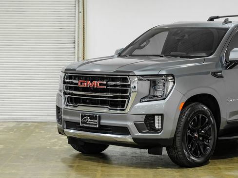 Used 2022 GMC Yukon XL SLT w/ SLT Premium Package image 6