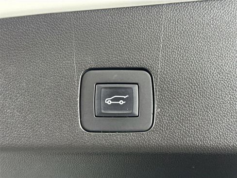 Used 2022 Buick Encore GX Essence w/ Experience Buick Package image 37