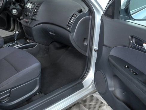 Used 2010 Hyundai Elantra SE image 21