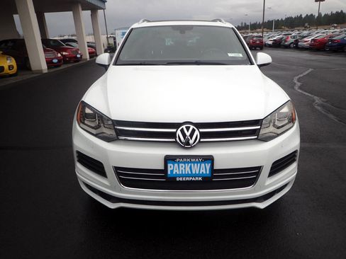 Used 2014 Volkswagen Touareg VR6 image 8