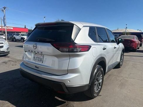 Used 2024 Nissan Rogue S FWD image 5