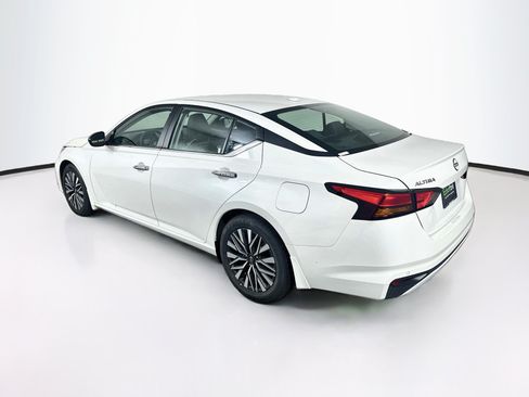 Used 2024 Nissan Altima 2.5 SV FWD image 5