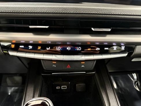 Used 2025 Cadillac XT4 Premium Luxury FWD image 38
