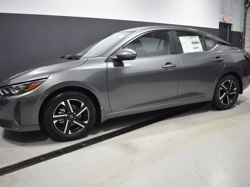 New 2025 Nissan Sentra SV image 2