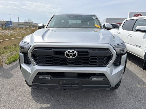 Used 2024 Toyota Tacoma TRD Off-Road AWD/4WD image 3
