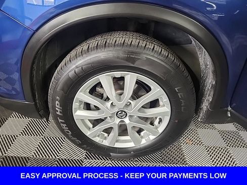 Used 2018 Nissan Rogue SV w/ Sun & Sound Touring Package image 16