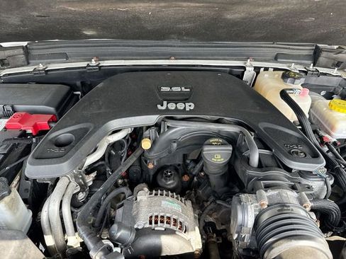 Used 2019 Jeep Wrangler Unlimited Sport S AWD/4WD image 26