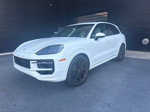 Certified 2026 Porsche Cayenne GTS AWD/4WD image 1