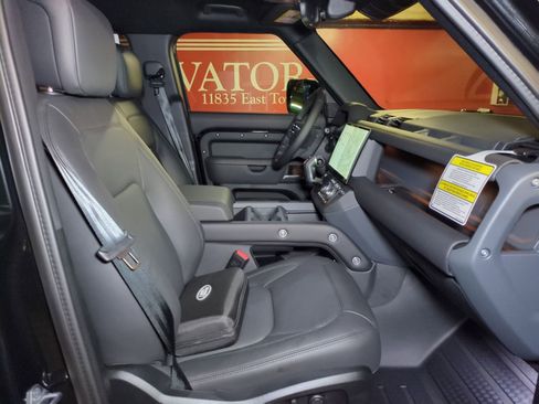 New 2026 Land Rover Defender 110 X-Dynamic SE AWD/4WD image 30