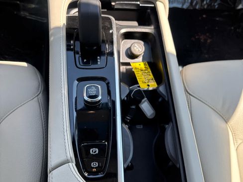 Used 2025 Volvo XC90 B6 Plus w/ Protection Package Premier AWD/4WD image 30