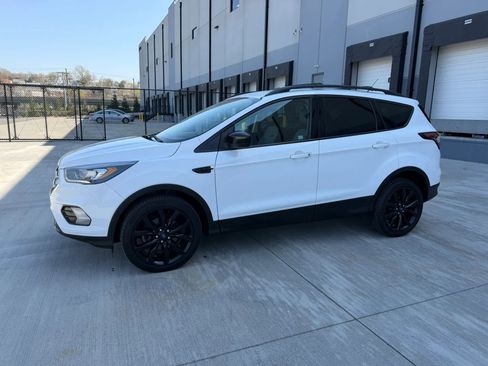 Used 2018 Ford Escape SE w/ SE Sport Appearance Package image 3