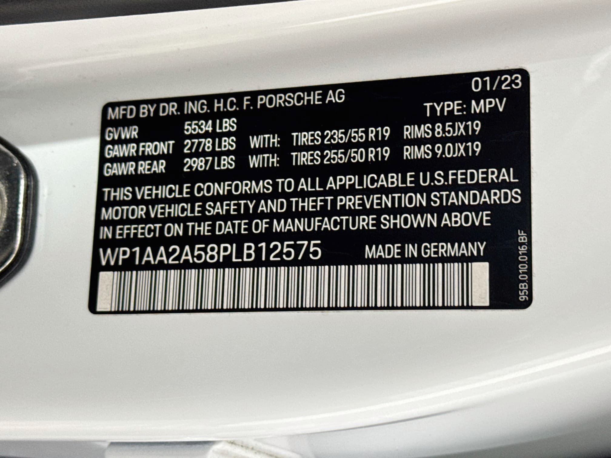 Used 2023 Porsche Macan AWD/4WD image 28