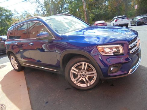 Used 2020 Mercedes-Benz GLB 250 4MATIC w/ Premium Package image 2