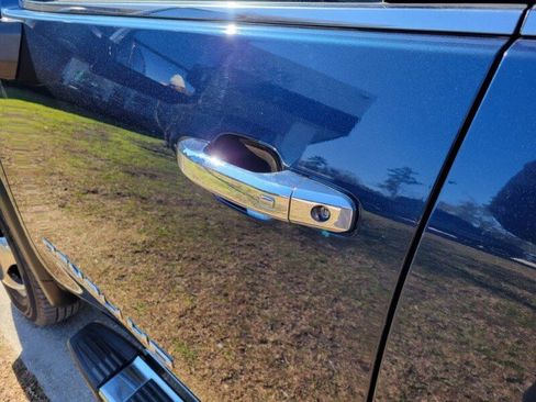 Used 2023 GMC Sierra 3500 Denali image 8