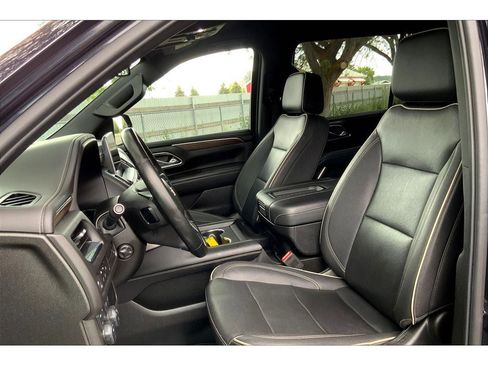 Used 2023 Chevrolet Suburban Premier image 25