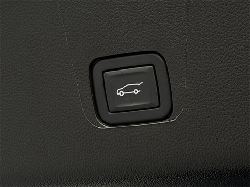 Used 2023 Chevrolet Traverse Premier image 32