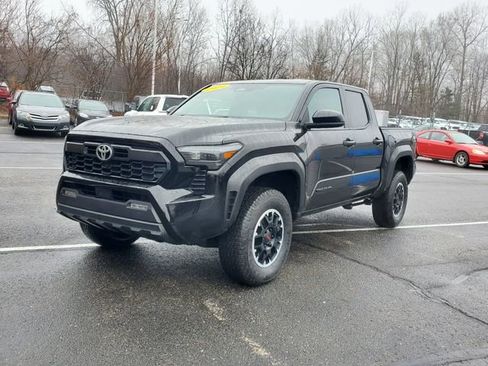 Used 2024 Toyota Tacoma TRD Off-Road image 2