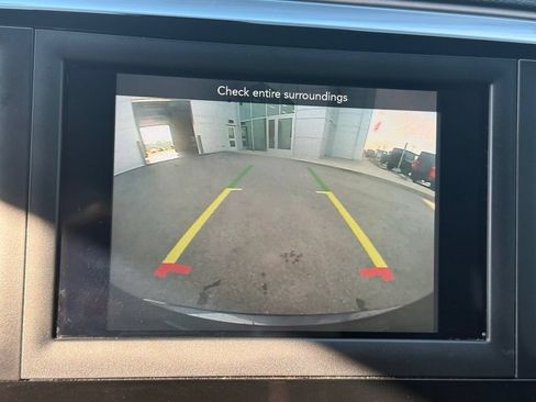 Used 2019 Chrysler Pacifica Touring-L FWD image 29